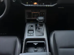 Toyota Hilux Double Cab.-Pick-up 2.8 D-4D MHEV 204 Invincible