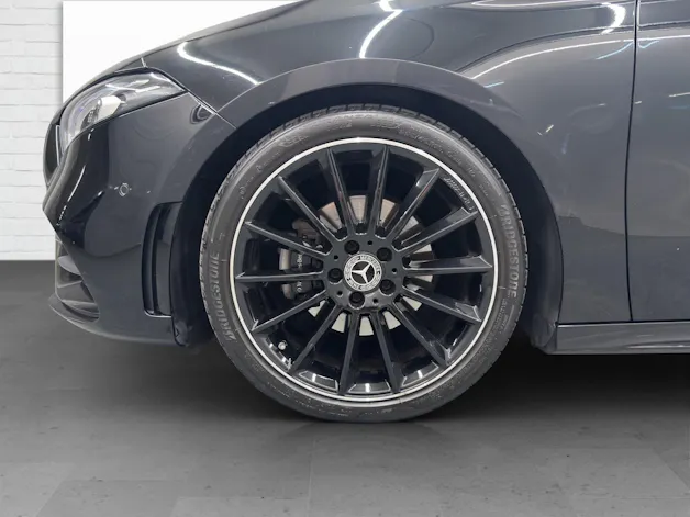 MERCEDES-BENZ A 200 AMG Line 4Matic