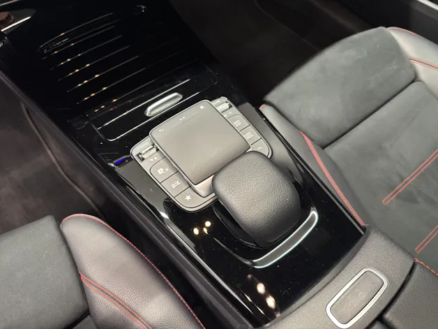 MERCEDES-BENZ A 200 AMG Line 4Matic