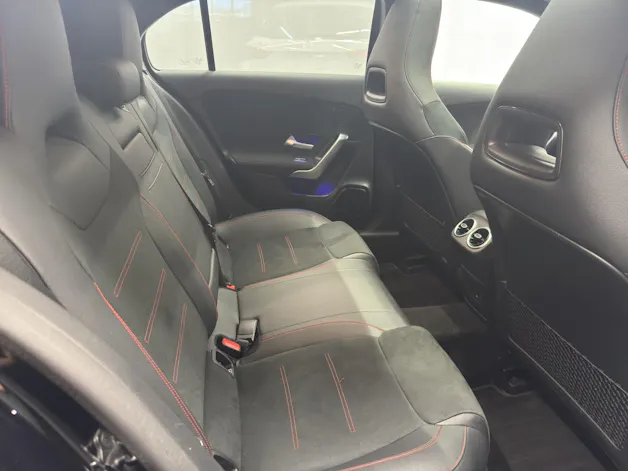 MERCEDES-BENZ A 200 AMG Line 4Matic
