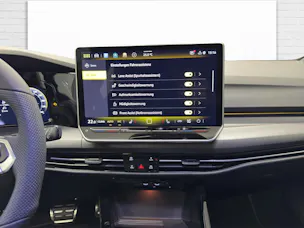 VW Golf VIII Variant 1.5 eTSI R-Line DSG