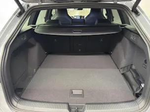 VW Golf VIII Variant 1.5 eTSI R-Line DSG