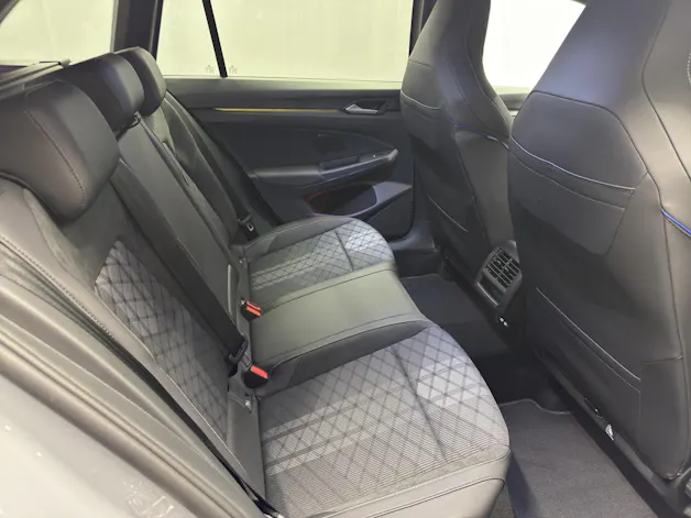 VW Golf VIII Variant 1.5 eTSI R-Line DSG