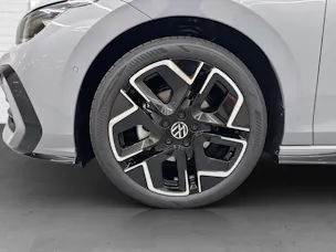 VW Golf VIII Variant 1.5 eTSI R-Line DSG