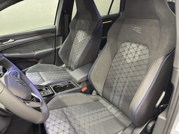 VW Golf VIII Variant 1.5 eTSI R-Line DSG