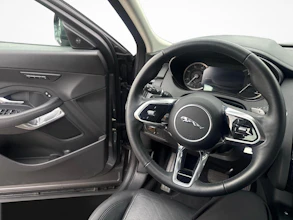 https://vehicle.imgix.net/4455083/91329328-ed32-4e42-bc76-bd4ad9644fde.jpg