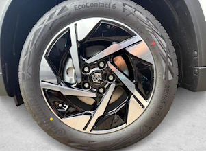 https://vehicle.imgix.net/4455096/9f3e0ad3-2cbc-4801-a260-76104b4bd567.jpg