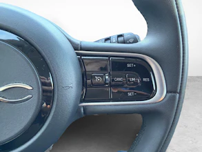 https://vehicle.imgix.net/4455312/569d060d-5de5-4959-acbe-d3c04375efbd.jpg