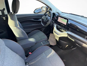 https://vehicle.imgix.net/4455312/8ea89776-926e-40a8-b116-2dd89ba518fb.jpg
