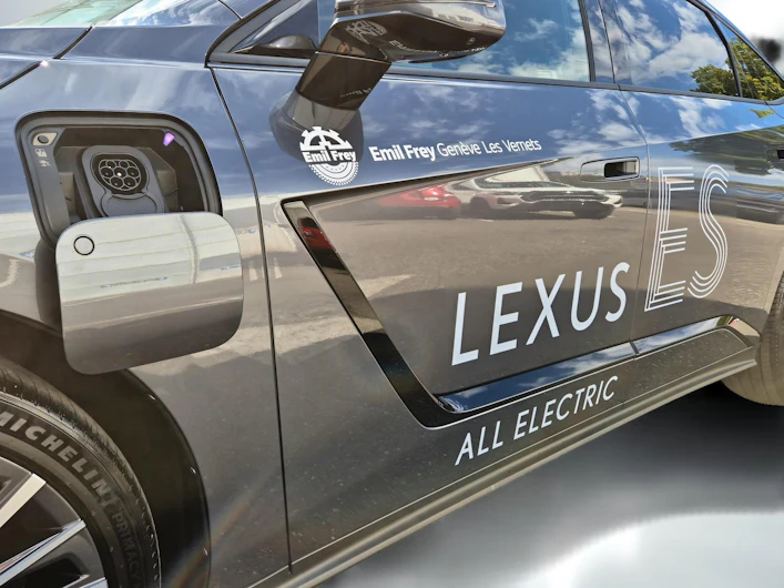 immagine del veicolo LEXUS ES