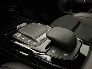 https://vehicle.imgix.net/4455383/3bea9d0a-cce5-4529-8aa9-f438eba93584.jpg