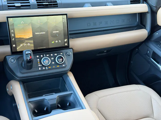 Land Rover Defender 130 3.0 D I6 350 X-Dynamic HSE