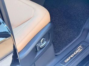 https://vehicle.imgix.net/4455415/caf12dce-56e8-461b-ad2c-af6288aafb4d.jpeg