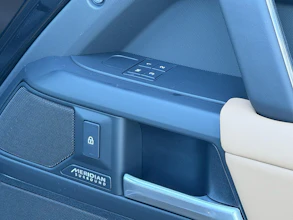 https://vehicle.imgix.net/4455415/ccf90cc7-4b76-4e20-ac2b-e5a27fb06597.jpeg
