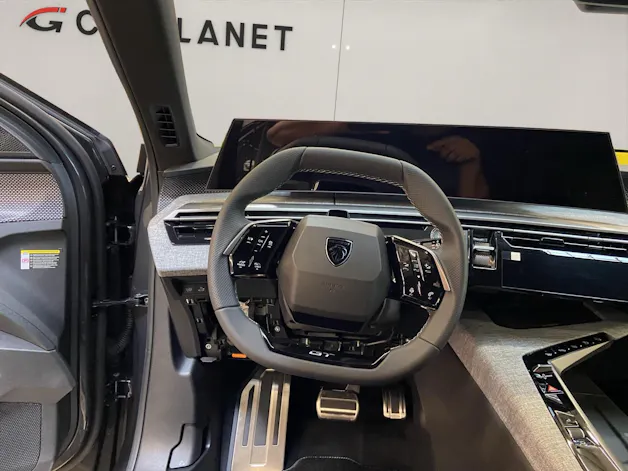 PEUGEOT 5008 1.6 PHEV 225 GT Exclusive