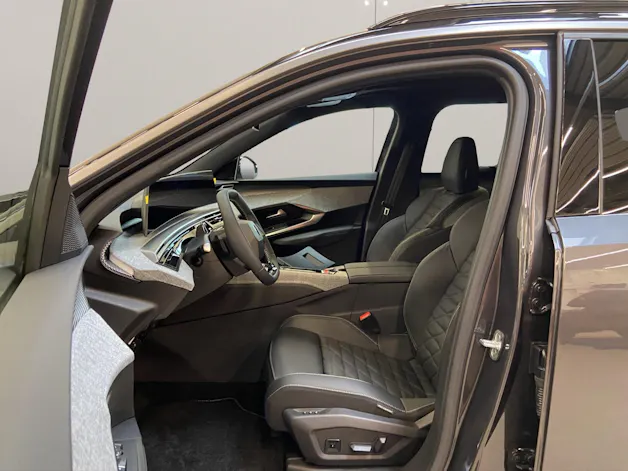 PEUGEOT 5008 1.6 PHEV 225 GT Exclusive