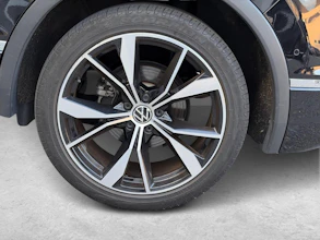 https://vehicle.imgix.net/4455802/10731b3a-7f7b-4809-8ca9-88b176c4ea59.jpg