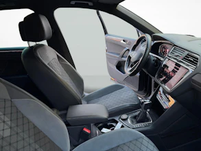 https://vehicle.imgix.net/4455802/974e88bd-aa6d-4564-85e2-153fb7857eca.jpg