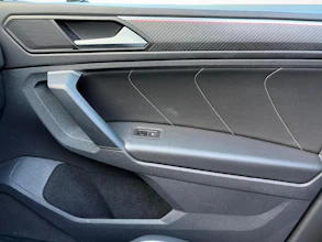 https://vehicle.imgix.net/4455802/d9dc9b2f-cfaa-49cc-9aca-22a6f22f701b.jpg