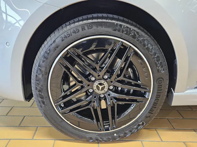 MERCEDES-BENZ V 300 d 4Matic lang Swiss Edition