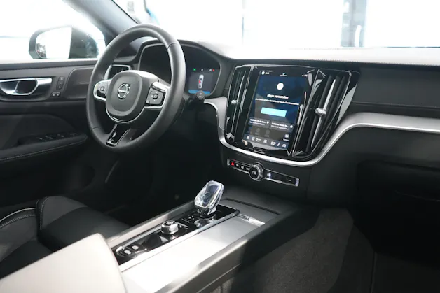VOLVO V60 2.0 B4 Ultimate Dark