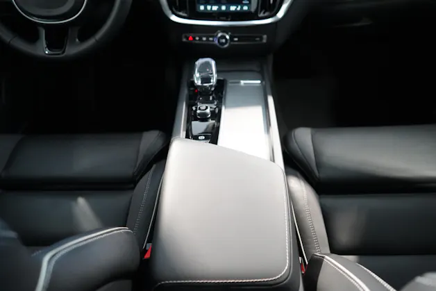 VOLVO V60 2.0 B4 Ultimate Dark