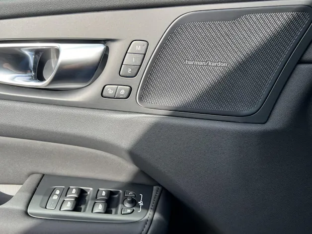 VOLVO XC60 2.0 T8 TE Ultra Dark eAWD