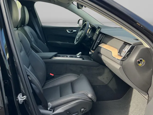 VOLVO XC60 2.0 T8 TE Ultra Dark eAWD