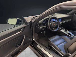 PORSCHE 911 Carrera 4