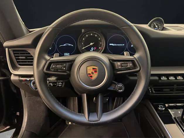 PORSCHE 911 Carrera 4