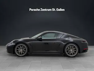 PORSCHE 911 Carrera 4