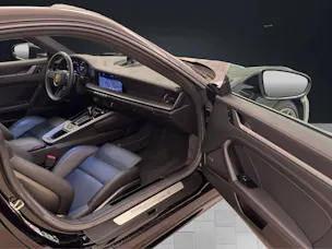 PORSCHE 911 Carrera 4