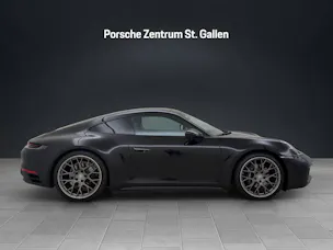 PORSCHE 911 Carrera 4