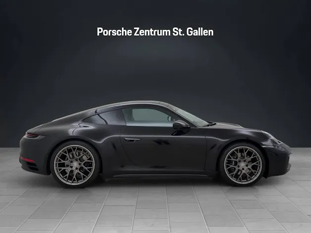 PORSCHE 911 Carrera 4