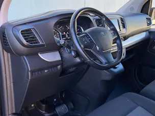 PEUGEOT Traveller 2.0 BlueHDi EAT8 9-Plätze
