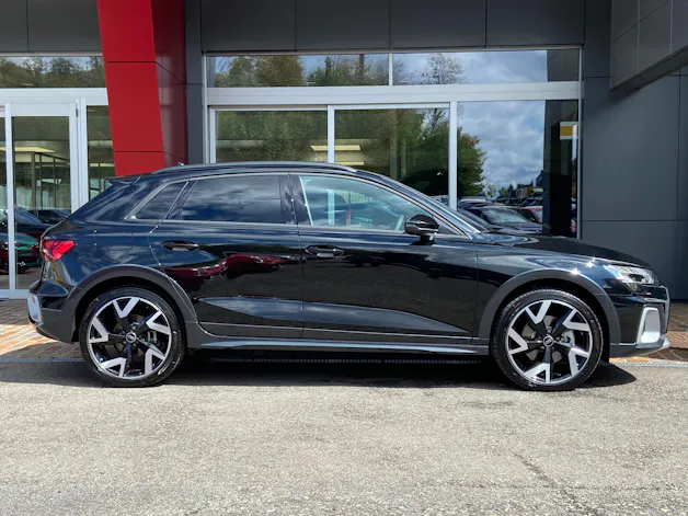 AUDI A3 allstreet TFSI quattro S tronic S-Line