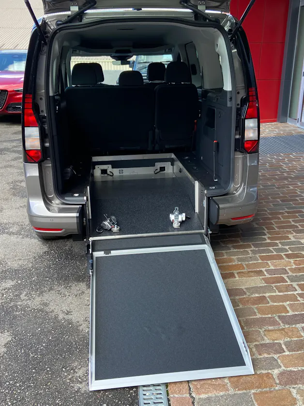 VW Caddy Maxi Kombi 2.0 TDi DSG Rollstuhltransport 5+1 Plätze