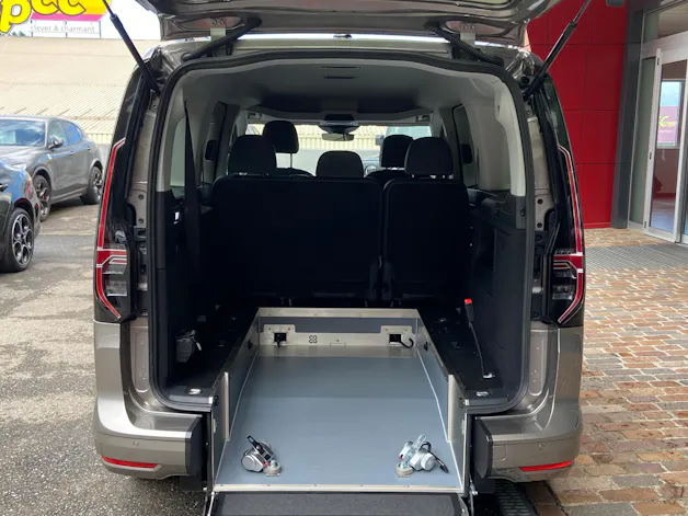 VW Caddy Maxi Kombi 2.0 TDi DSG Rollstuhltransport 5+1 Plätze