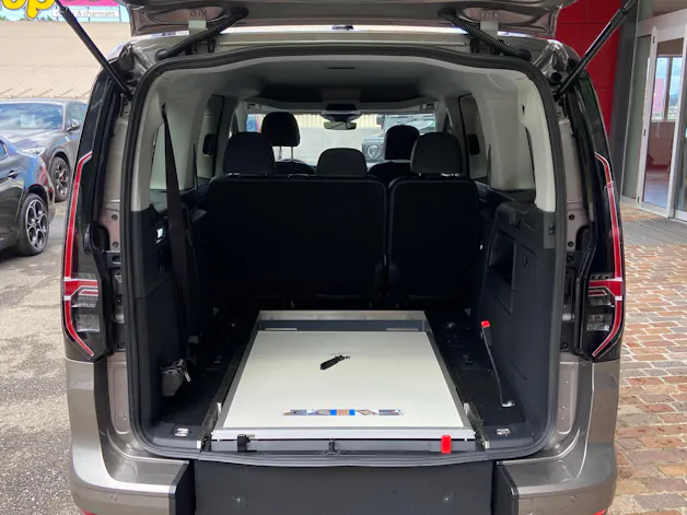 VW Caddy Maxi Kombi 2.0 TDi DSG Rollstuhltransport 5+1 Plätze