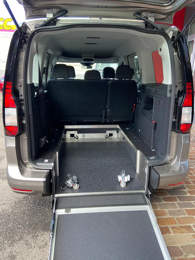 VW Caddy Maxi Kombi 2.0 TDi DSG Rollstuhltransport 5+1 Plätze