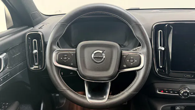 VOLVO XC40 P8 AWD Pure Electric R-Design