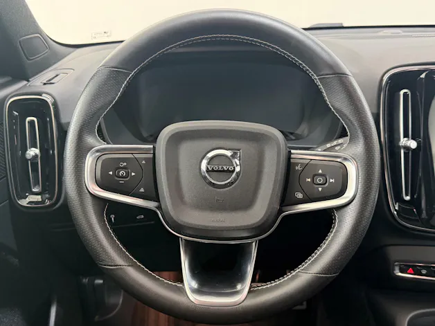 VOLVO XC40 P8 AWD Pure Electric R-Design