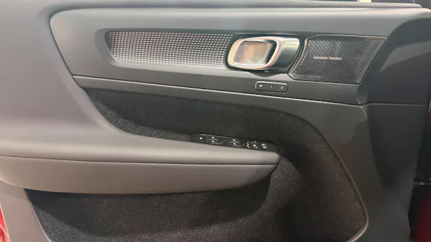 VOLVO XC40 P8 AWD Pure Electric R-Design