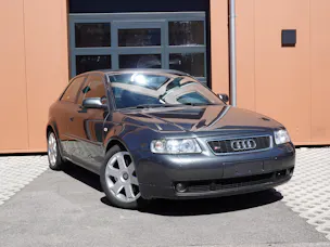AUDI S3 quattro * Véhicule CH * Intérieur Cuir * 100% d'origine * Tempomat * Son BOSE * Jantes 18 * Sièges électriques *