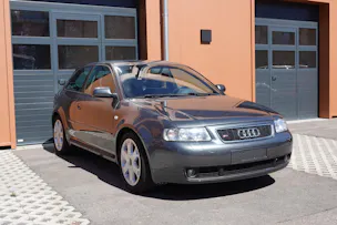 AUDI S3 quattro * Véhicule CH * Intérieur Cuir * 100% d'origine * Tempomat * Son BOSE * Jantes 18 * Sièges électriques *