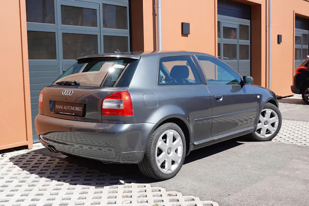 AUDI S3 quattro * Véhicule CH * Intérieur Cuir * 100% d'origine * Tempomat * Son BOSE * Jantes 18 * Sièges électriques *