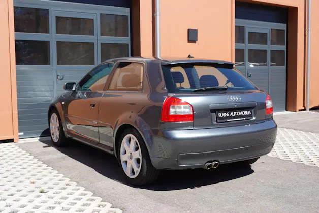 AUDI S3 quattro * Véhicule CH * Intérieur Cuir * 100% d'origine * Tempomat * Son BOSE * Jantes 18 * Sièges électriques *