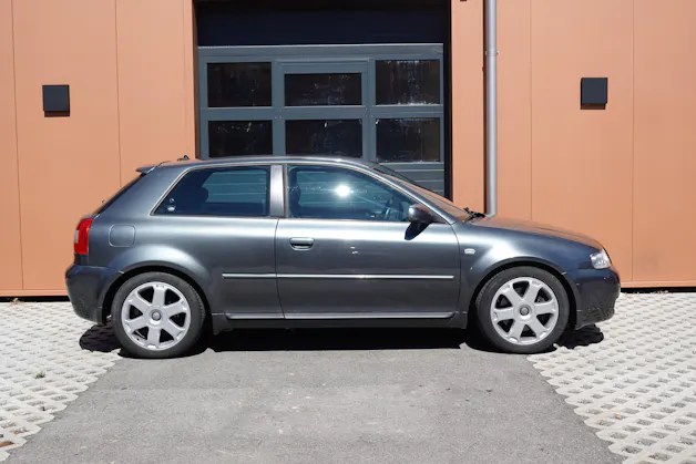 AUDI S3 quattro * Véhicule CH * Intérieur Cuir * 100% d'origine * Tempomat * Son BOSE * Jantes 18 * Sièges électriques *