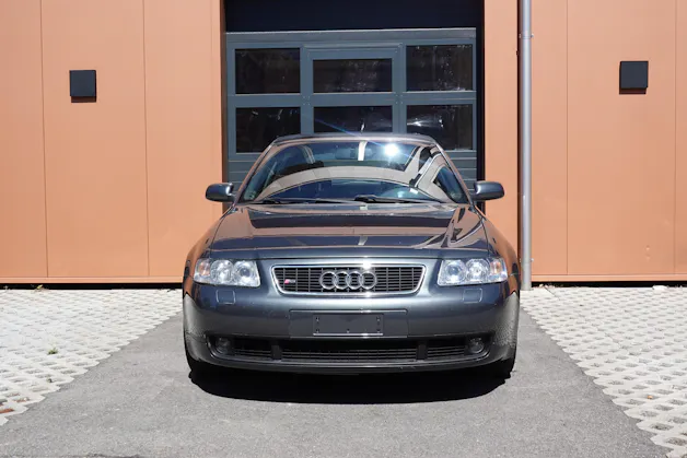 AUDI S3 quattro * Véhicule CH * Intérieur Cuir * 100% d'origine * Tempomat * Son BOSE * Jantes 18 * Sièges électriques *