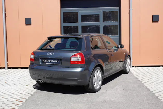 AUDI S3 quattro * Véhicule CH * Intérieur Cuir * 100% d'origine * Tempomat * Son BOSE * Jantes 18 * Sièges électriques *